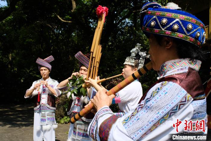 乐手均使用传统的民族乐器，全部由纯手工打造。　刘俊聪　摄