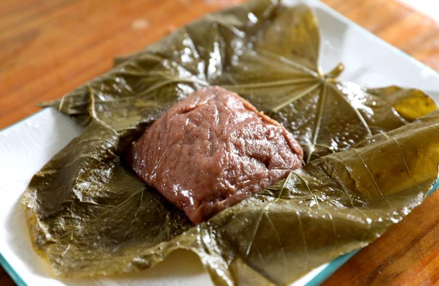 蒸熟的“桐叶粑”。三江侗族自治县融媒体中心供图