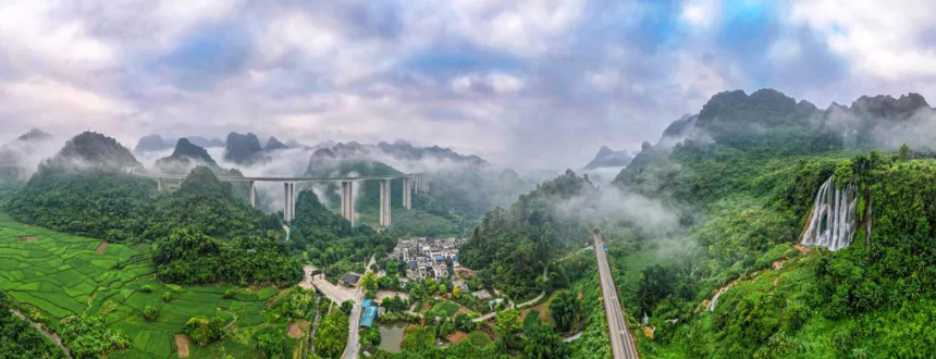 相机类三等奖作品《风景如此美 神仙也陶醉》。李建宁摄