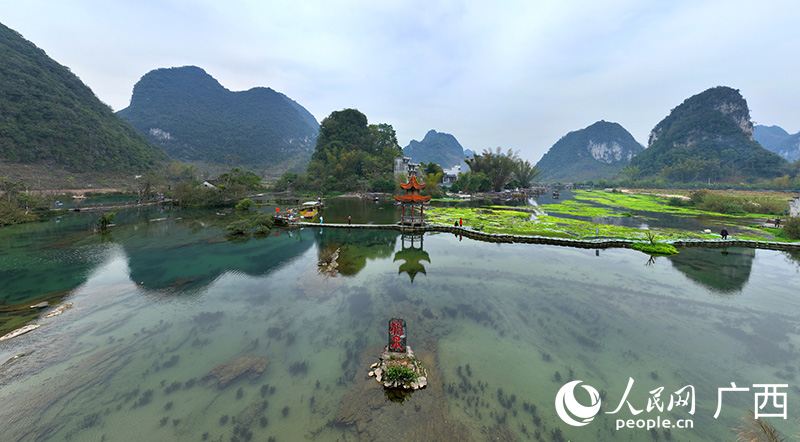 鹅泉水清似明镜。人民网 付华周摄 鹅泉水清似明镜。人民网 付华周摄