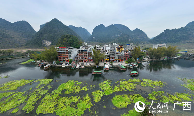 毗邻鹅泉的村庄。人民网 付华周摄 毗邻鹅泉的村庄。人民网 付华周摄