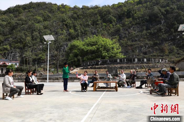 广西德保大山里的戏班传承百年情味浓