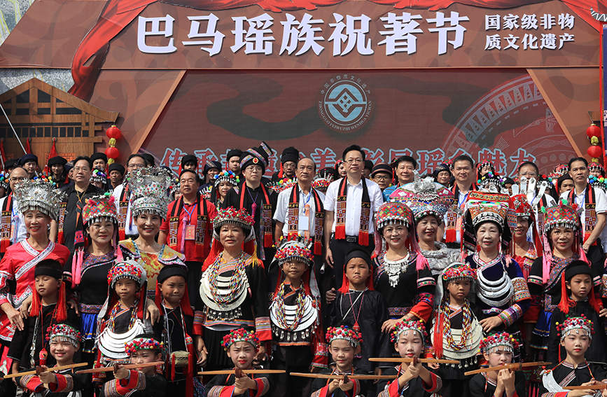 合影。梁琼之摄