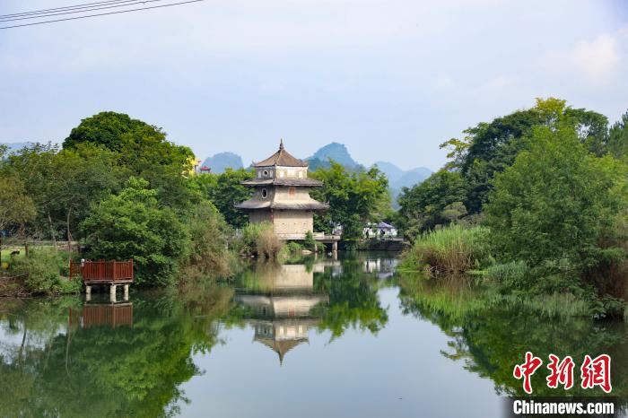 图为旧州景区内水上文昌塔。文嘉仁 摄