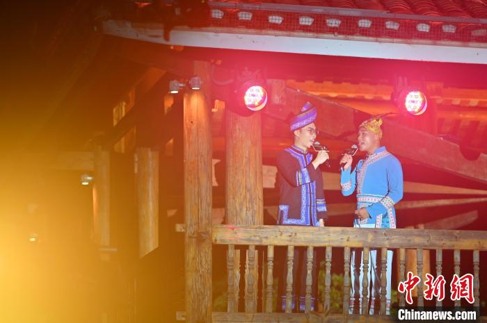 图为歌曲《山歌对唱》。 俞靖 摄