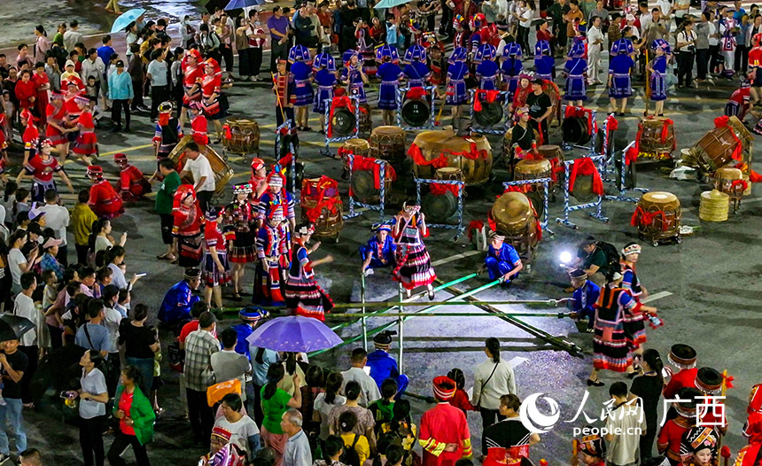 千人非遗展演燃情上演。人民网 雷琦竣摄