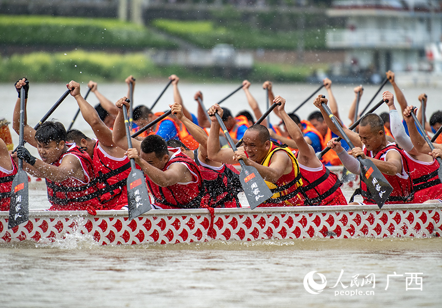 浪遏飞舟。人民网 雷琦竣摄
