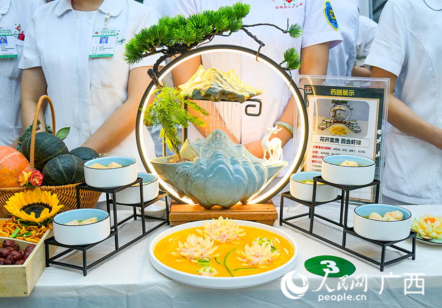 中医药膳作品展示。人民网 雷琦竣摄