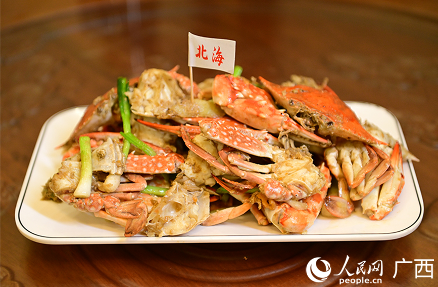 姜葱炒蟹。人民网 雷琦竣摄